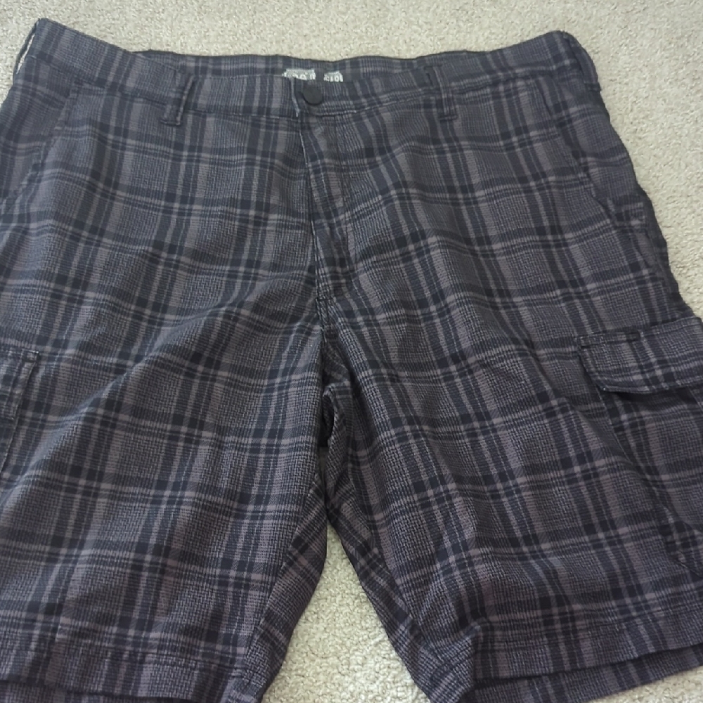 Lee Men's Black Plaid Cargo Shorts